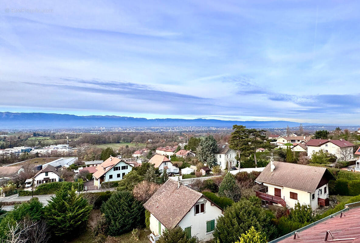 Appartement à COLLONGES-SOUS-SALEVE