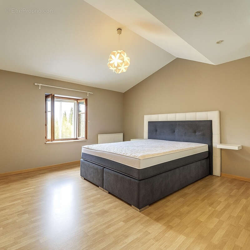 Maison à AVRAINVILLE