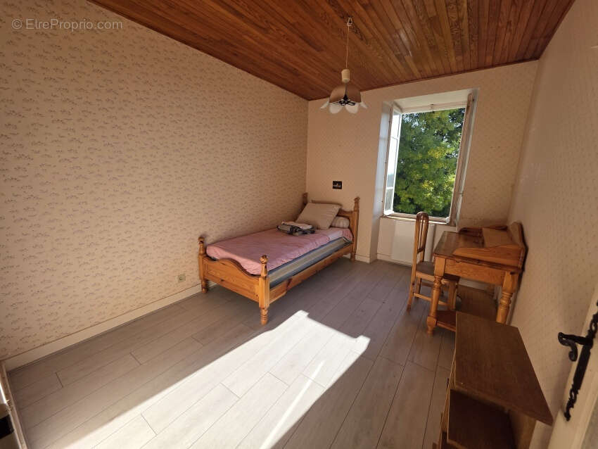 Maison à SAINT-GERVAIS-D'AUVERGNE