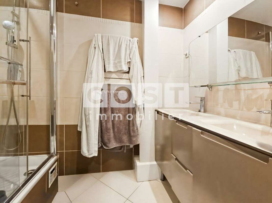 Appartement à COLOMBES