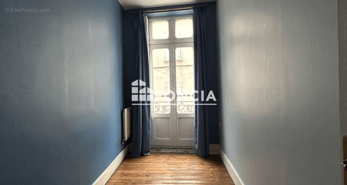 T4 au coeur de l'ecusson - photo 5