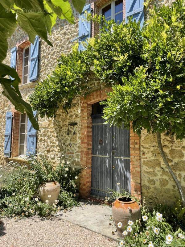 Maison à AMBAX