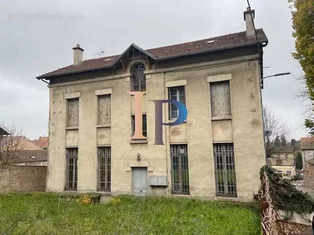 Appartement à LA CLAYETTE