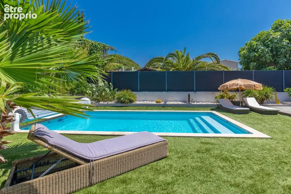 Maison de charme rénovée avec piscine chauffée et jardin à vendre a sanary-sur-mer - photo 8