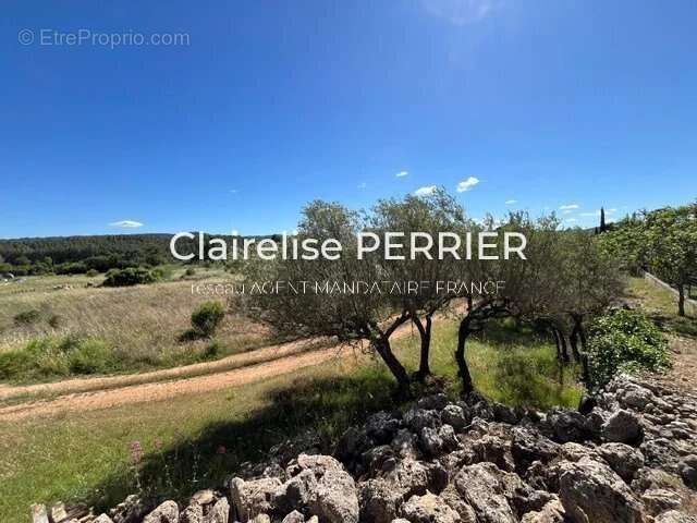 Terrain constructible 1 100 m² carcès - photo 2