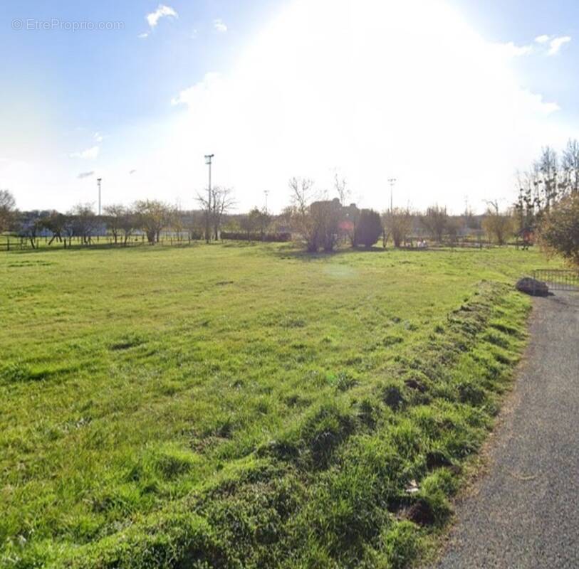 Terrain à LA CROIX-EN-TOURAINE