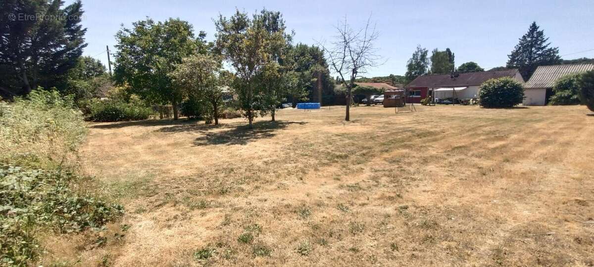 Terrain à bâtir entièrement plat de plus de 800 m2 avec une façade de 24 m - photo 5