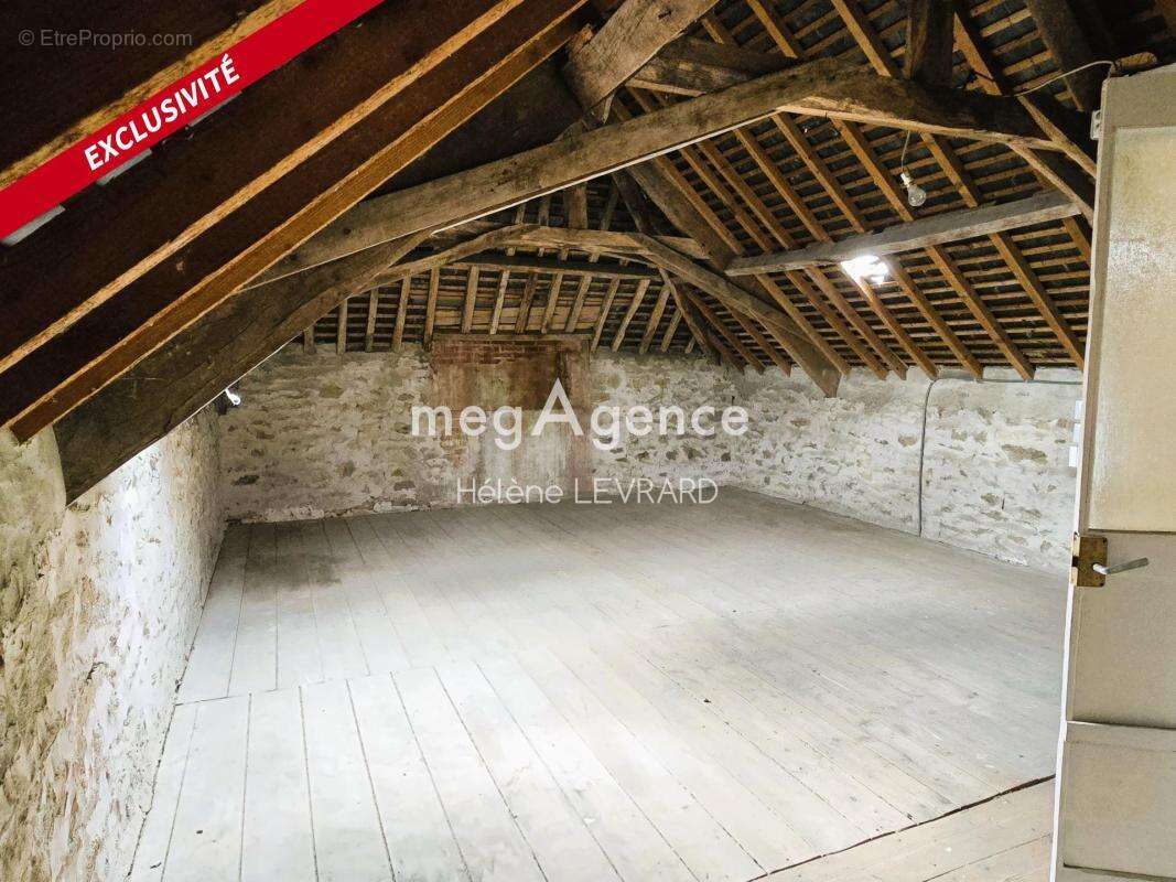 Maison à SAINTE-GEMMES-LE-ROBERT