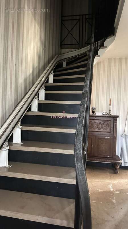 Maison 266 m² à Castelnau-De-Medoc  - photo 3