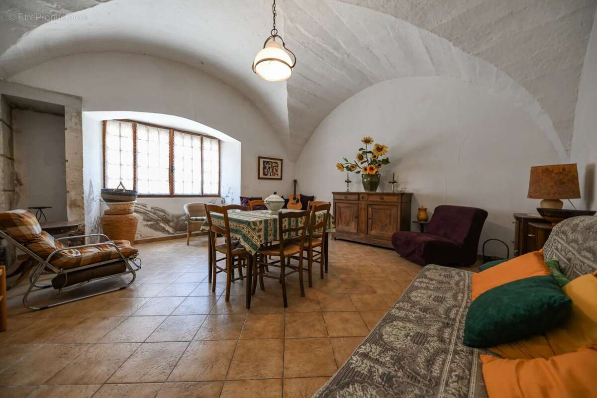 Maison à LUSSAN