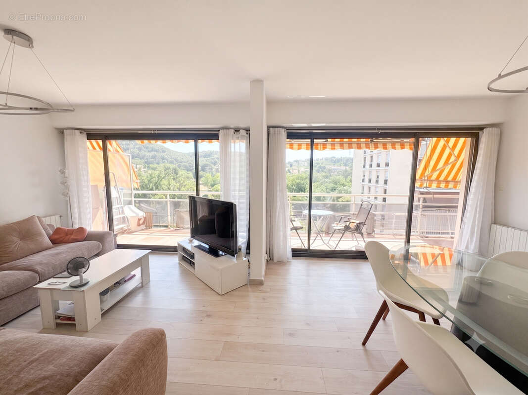Aix en Provence, LA TORSE, appartement de type T3/4 de 76m2 avec ascenseur, gardien et piscine - photo 2