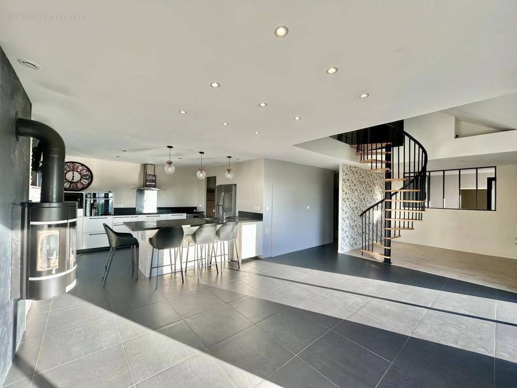 Maison à SAINT-GENIX-SUR-GUIERS