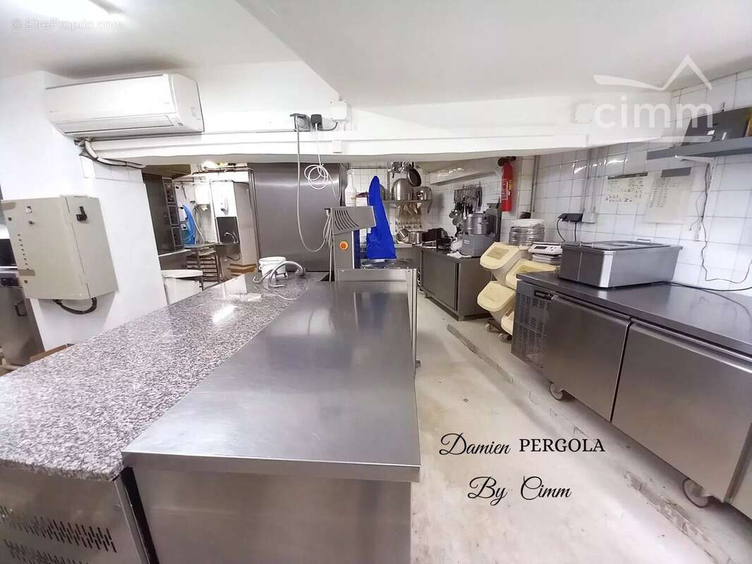 Commerce à MONTIGNAC