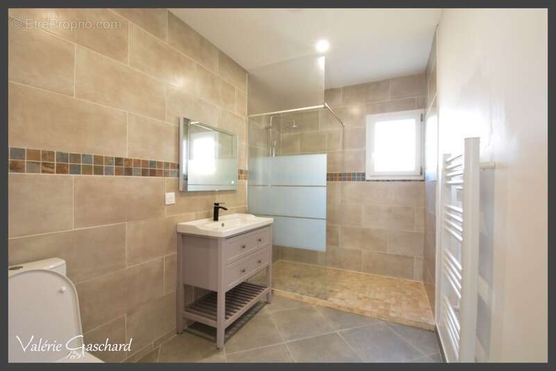 Maison à SAINT-MEDARD-DE-GUIZIERES