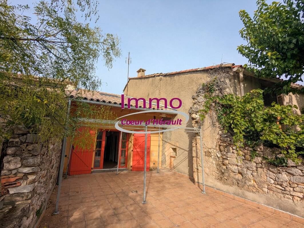 Maison à MONTPEYROUX