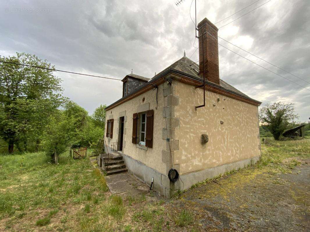 Maison à BONNAT