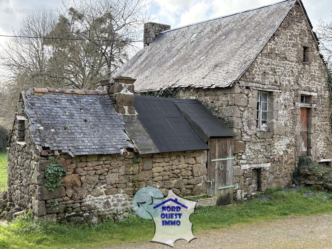 Maison à LASSAY-LES-CHATEAUX