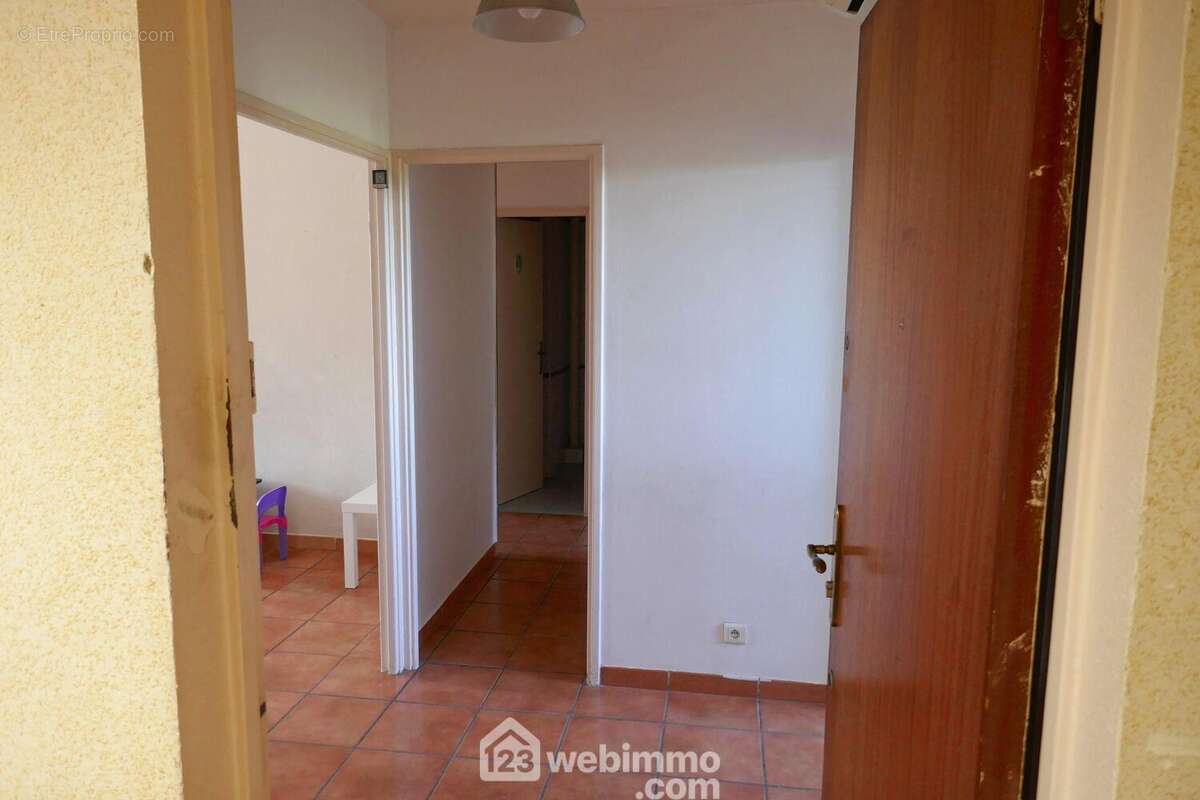 Appartement 73 m² à Arles  - photo 2