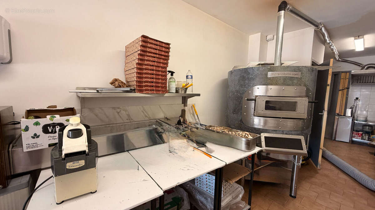 A vendre fonds de commerce pizzeria 45 m2 + 12 places en terrasse situe quartier la faviere bormes les mimosas - photo 11