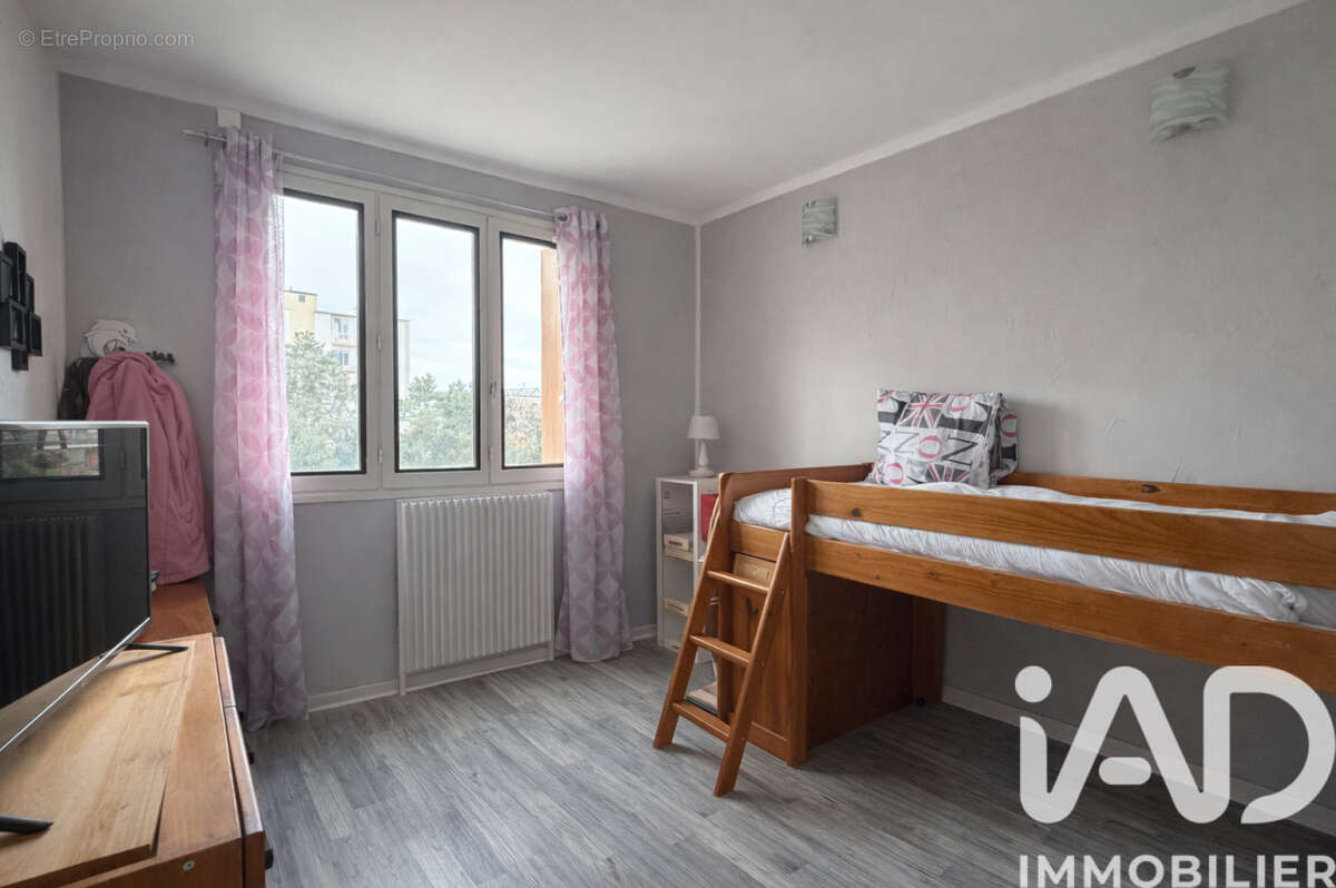 Photo 8 - Appartement à DECINES-CHARPIEU