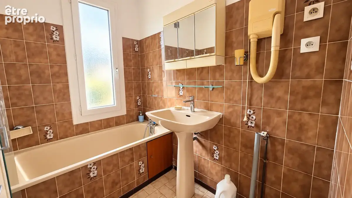 A vendre - colombiers - maison plain pied t5 de 87 m2 sur 537 m2 de terrain avec garage - photo 10