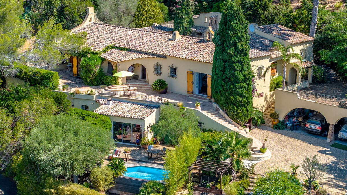 Maison à LES ISSAMBRES