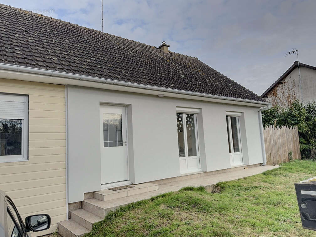 Maison à SAINT-MICHEL-DE-CHAVAIGNES