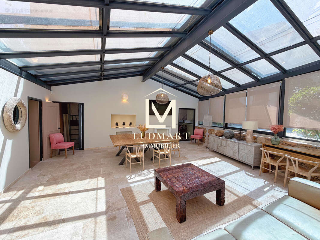 Propriété de caractère avec ancienne bergerie rénovée, piscine et 7,5 hectares en Provence - photo 21