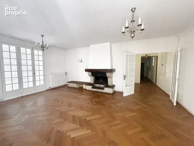 AUXY, confortable pavillon de 200m2, 4 chambres, 2 salons, garage et grand jardin clos. - photo 4