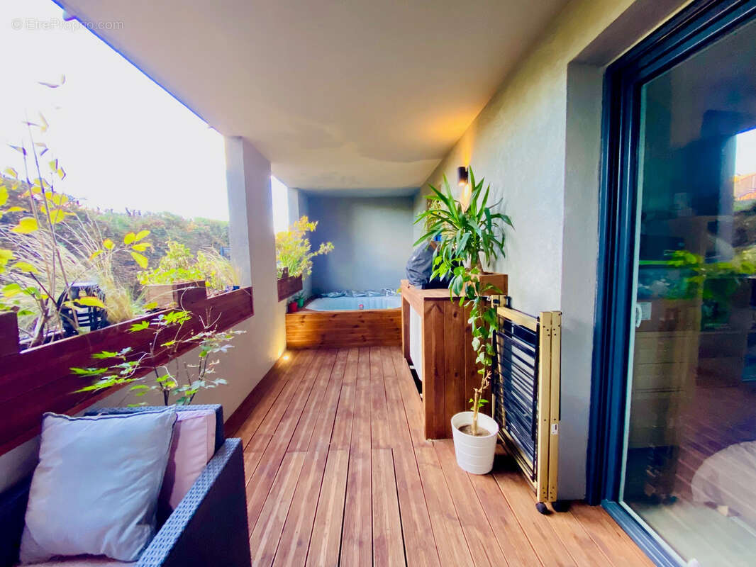 Appartement à LATTES