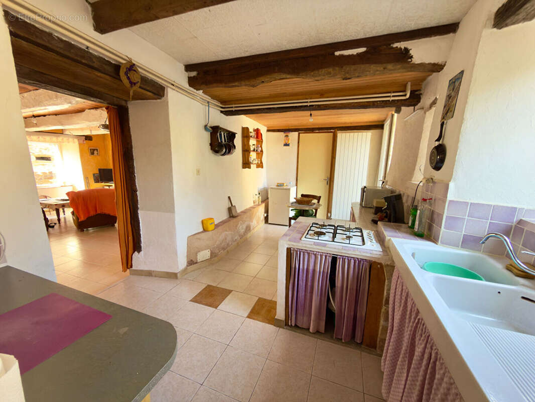 Ledergues - maison de caractère d'environ 150 m² - 6 pièces - 3 chambres - jardin - dépendances - photo 5