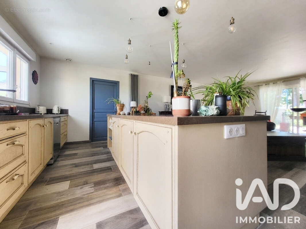 Maison 218 m² à Marlemont  - photo 6