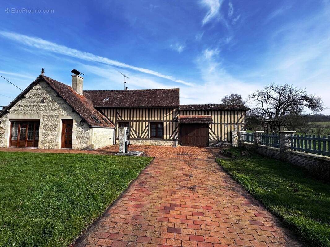 Maison à MEZIDON-CANON