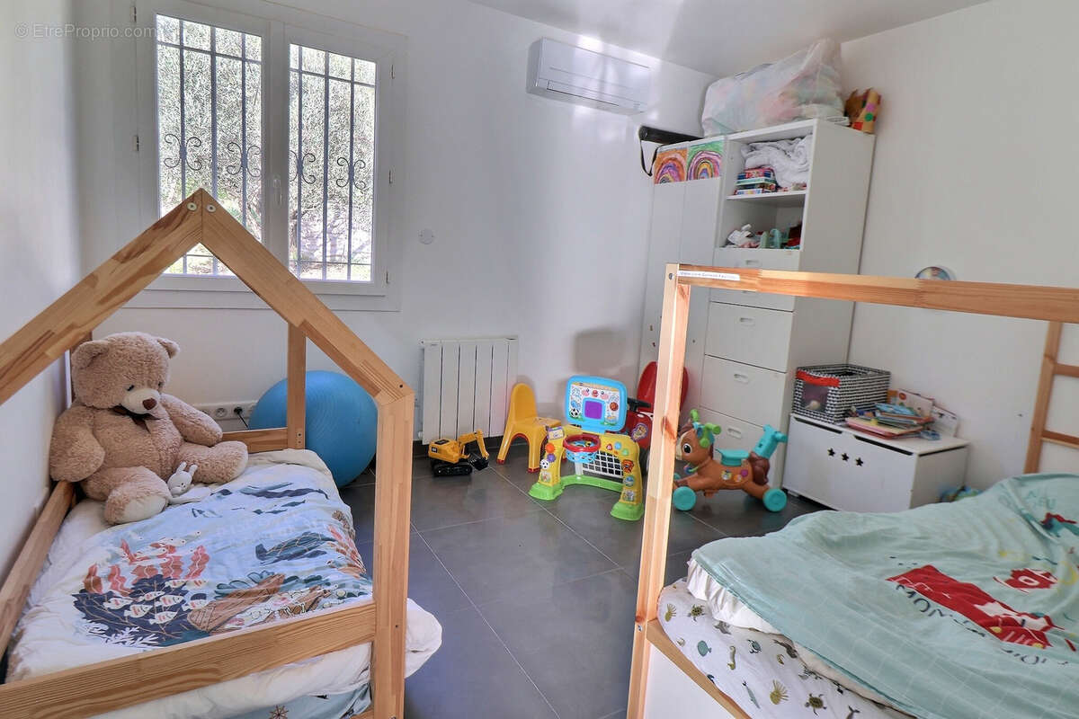 Maison à SAINT-CLEMENT-DE-RIVIERE