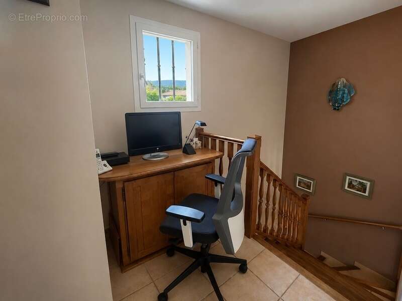 Maison à vendre 6 pièces 130 m2, dépendance, piscine, jardin  LAURIS (84) - photo 14