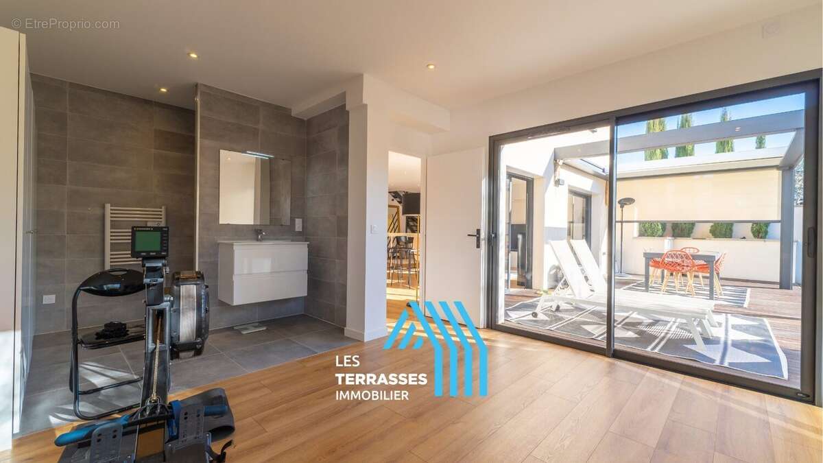 Maison à MONTELIMAR