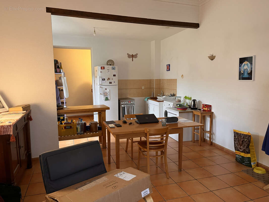 Immeuble de rapport à BEZOUCE, situé à 10 km à l'est de Nîmes, en plein centre du village. - photo 9