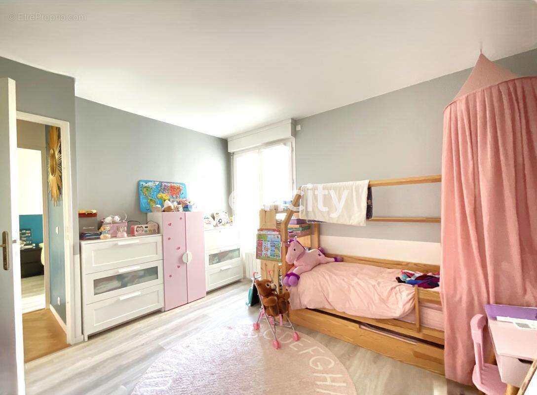 Appartement à COURBEVOIE