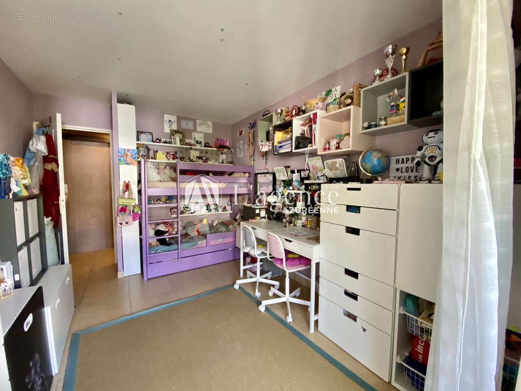 Appartement à SAINT-LAURENT-DU-VAR