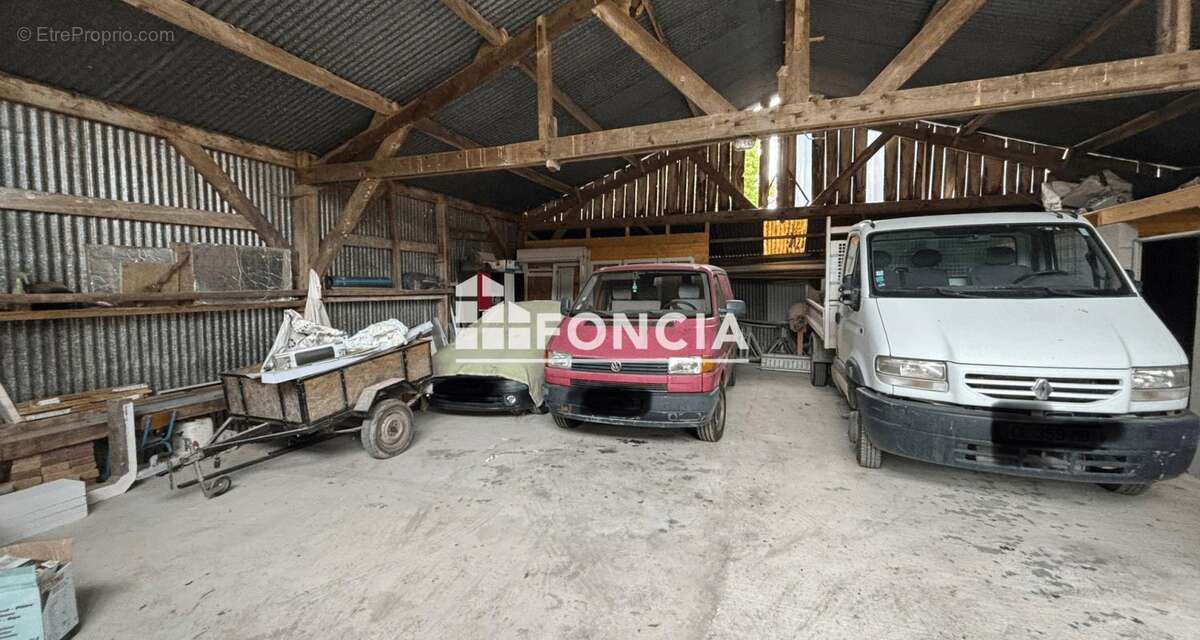 Commerce à SAINT-PIERRE-SUR-ORTHE