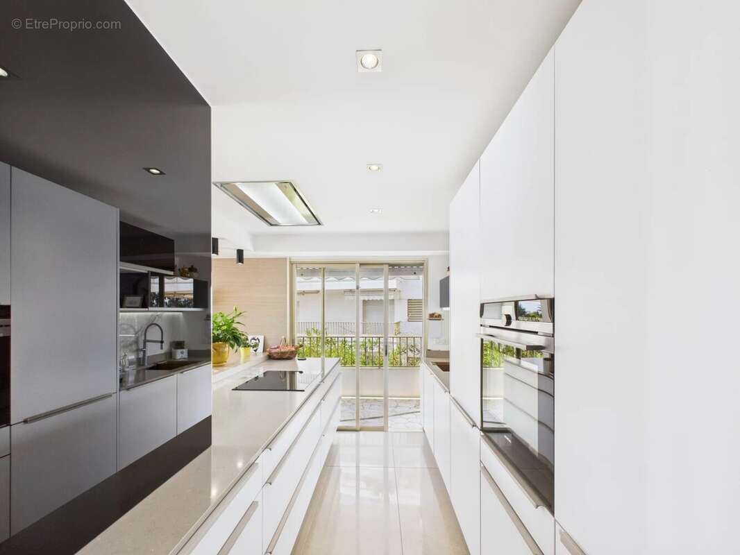 Appartement à VALLAURIS