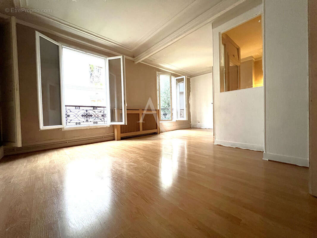 Appartement à PARIS-14E
