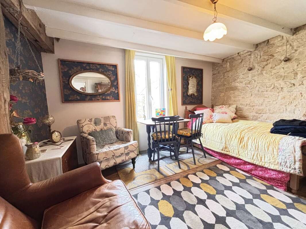 Appartement à NANTEUIL-EN-VALLEE
