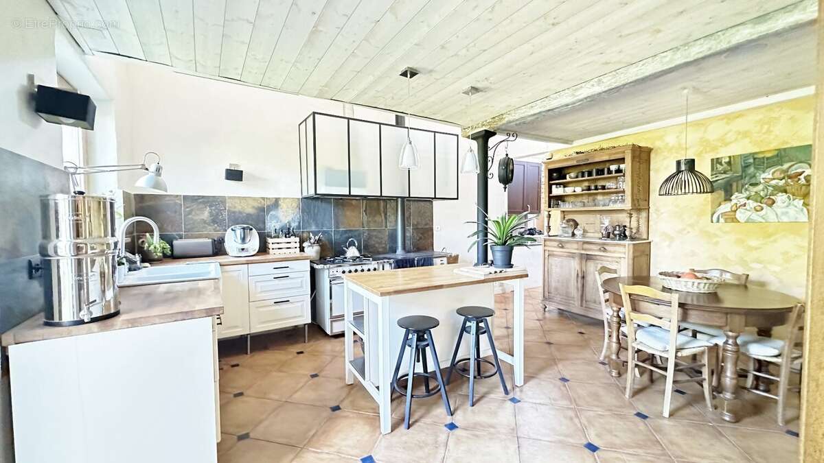 MAISON DE CARACTERE DU 18ème de 9 pièces de 235 M2 - photo 11