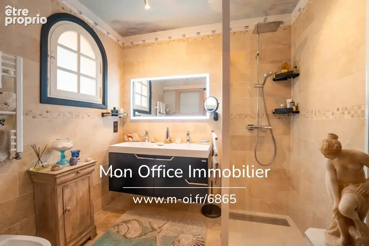 Référence : 7279-PBA. - Villa de 180m2 avec 700m2 de terrain en centre ville, proche de la mer - photo 9