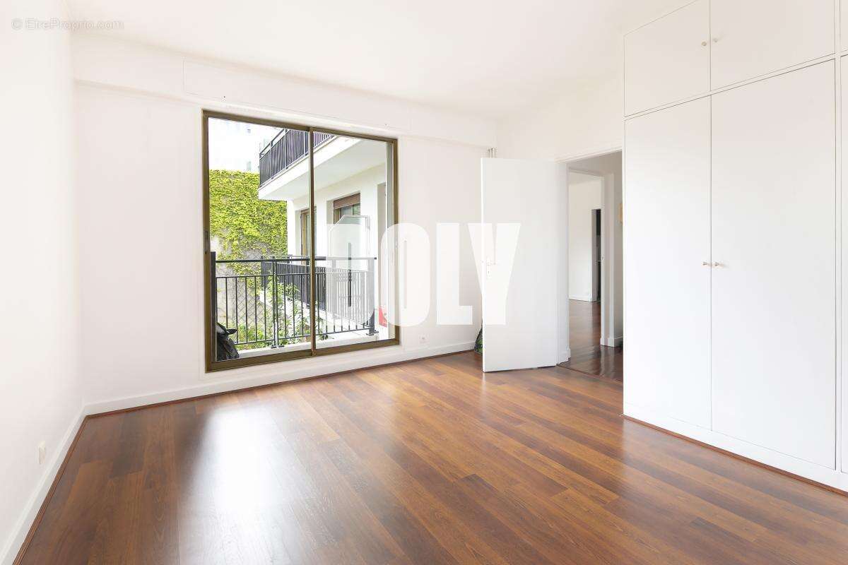 Appartement à NEUILLY-SUR-SEINE