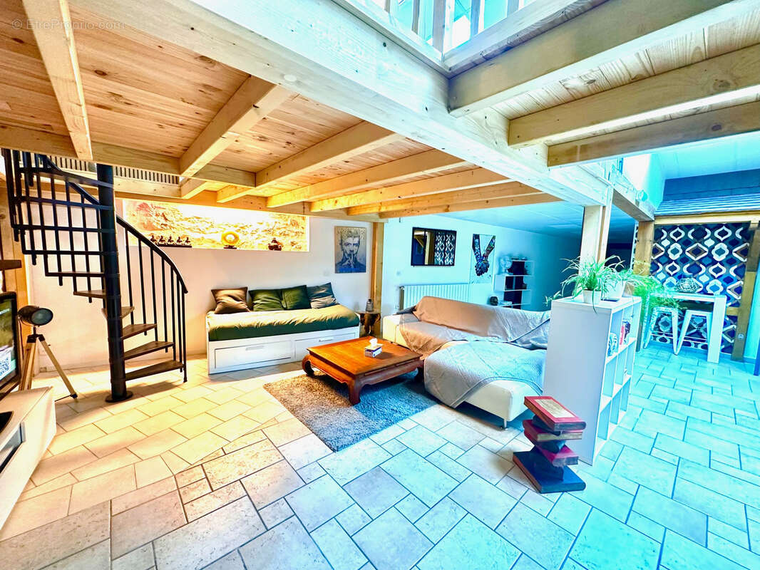 Magnifique loft, rénové avec goût + commerce avec vitrine - photo 27