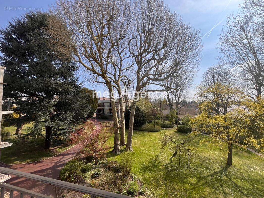 Appartement à SAINT-NOM-LA-BRETECHE