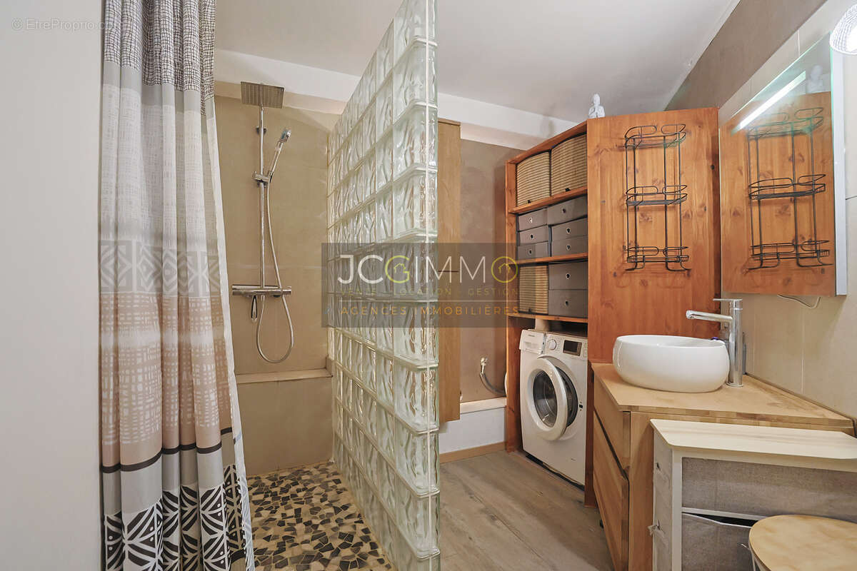 Appartement à CUERS