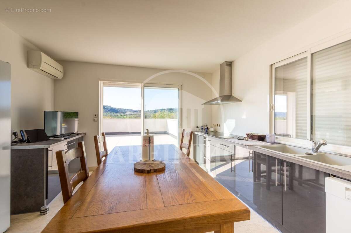 Maison 160 m² à Saint-Martin-De-Londres  - photo 2